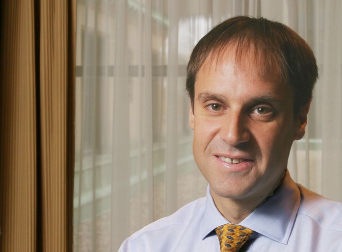 <b>20. Jeff Skoll - przekazał na cele charytatywne 1,1 mld dolarów</b><br>
Skoll, podobnie jak Omidyar, majątek zdobył  w 1998 roku po debiucie eBay'a na giełdzie. <br>
Założył dwie fundacje: Skoll Foundation wspiera działalność prospołeczną, a Skoll Global Threats Fund zajmuje się pięcioma kwestiami: zmianami klimatycznymi, bezpieczeństwem wodnym, pandemiami, rozprzestrzenianiem broni nuklearnej oraz konfliktem bliskowschodnim.<br>
Skoll produkuje również filmy, takie jak 'Niewygodna prawda', 'Korporacyjna żywność'oraz 'Hotel Marigold' i 'Służące', które mają wpływać na społeczne przemiany.