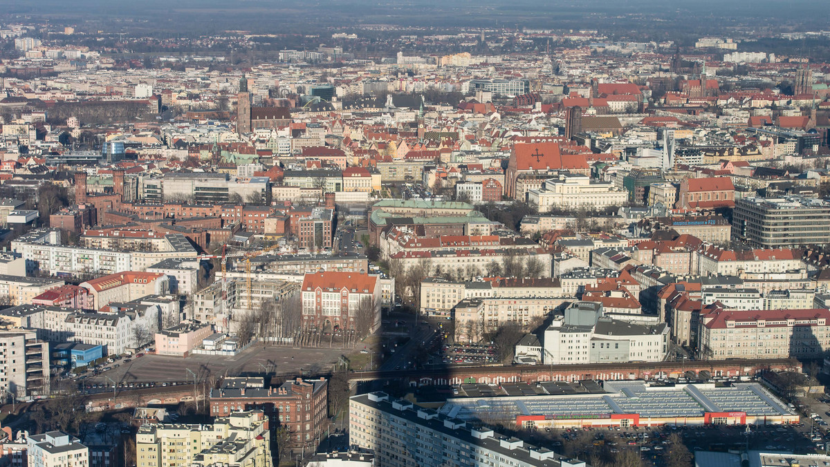 Urząd Marszałkowski Dolnośląskiego sprzedał za ponad 35,8 mln zł teren dawnego szpitala im Babińskiego, położony w centrum Wrocławia. Na razie nie wiadomo, co powstanie w tym miejscu.