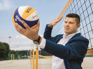 W młodości Kajetan Maćkowiak był koszykarzem i organizował eventy sportowe. Ale dopiero po sukcesie z kryptowalutową giełdą mógł zacząć inwestować w sport.