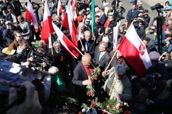 Prowokacja nieudana. Ambasador Rosji nie złożył kwiatów, odjechał