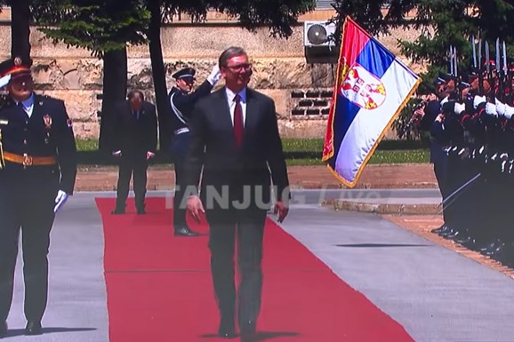(VIDEO) POČELA SVEČANOST POVODOM DANA POLICIJE, STIGAO I VUČIĆ: MUP Srbije slavi slavu Duhovi i Dan Ministarstva unutrašnjih poslova