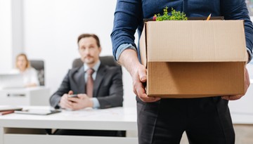 Firma zwalnia z powodu trudnej sytuacji. Czy wszyscy dostaną odprawę?