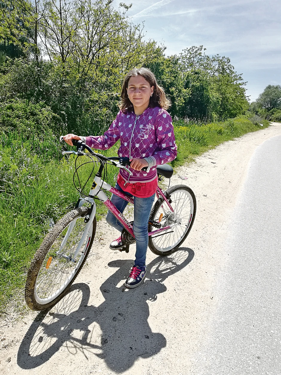 Sara na novom  biciklu sada brzo stigne do škole
