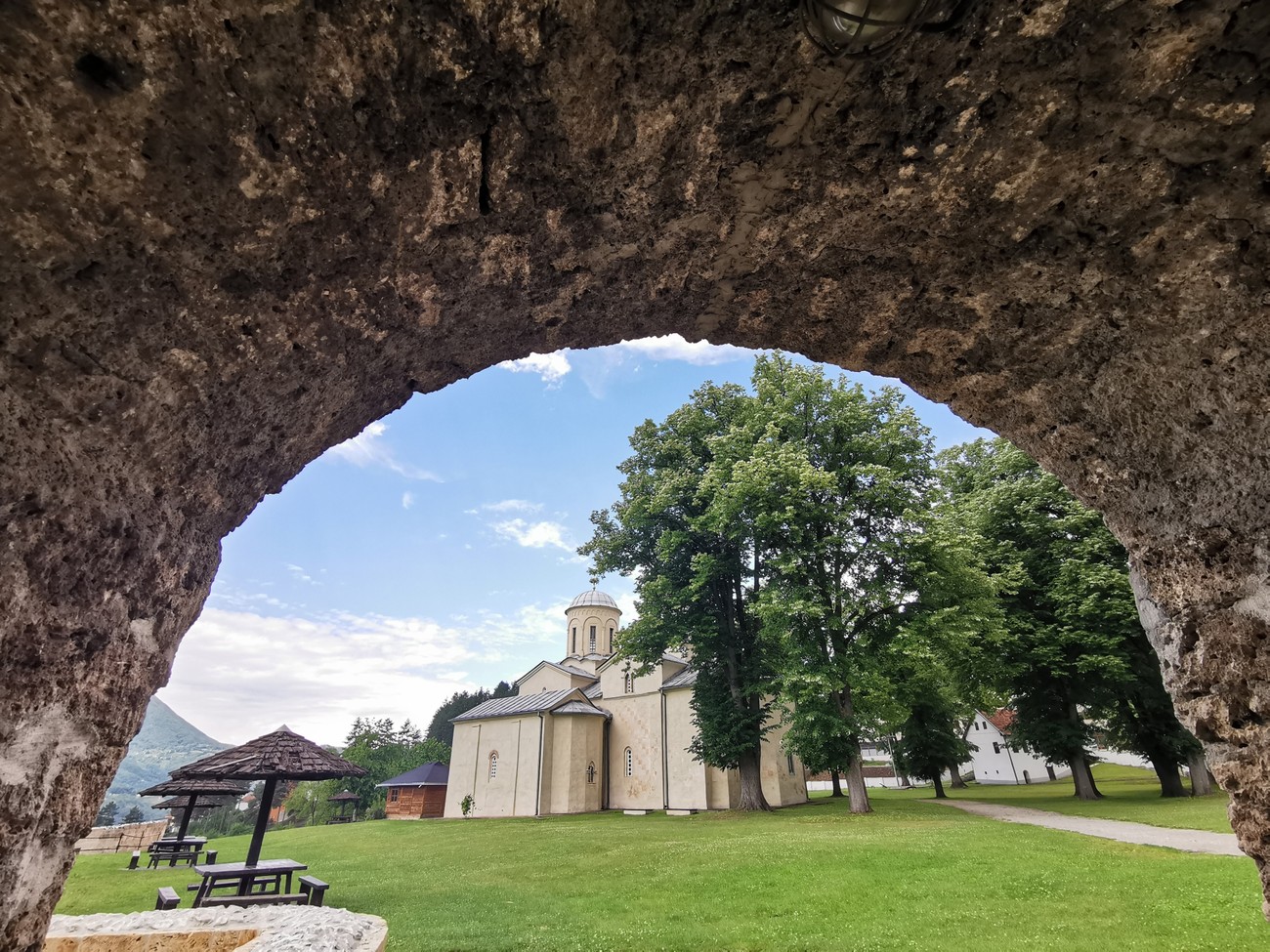 Neki vodu hlade, neki greju, a ovde je temperatura kao ljudsko telo! Ova srpska banja jedinstvena je u svetu: Cene smeštaja od 10 evra