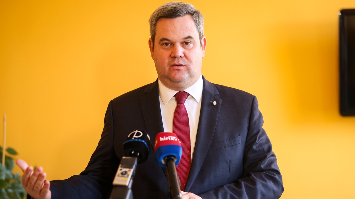 Az egészségügyi államtitkár bejelentette: hatalmas fejlesztések jönnek a meddőségi ellátásban, hogy minden vágyott gyermek megszülethessen – Itt vannak a részletek