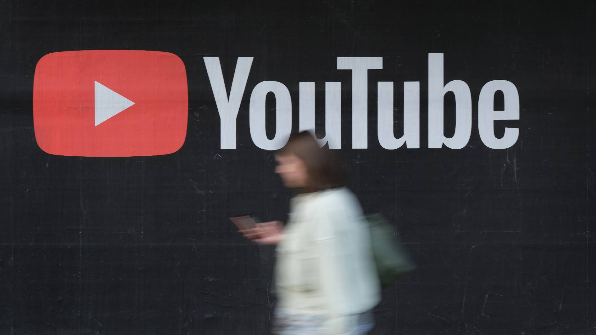 A Youtube öt átugorhatatlan hirdetést tesztel a videók előtt, sokaknál már megjelent a változás