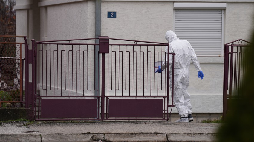 Kuća u kojoj su pronađena tela oca, majke i sina