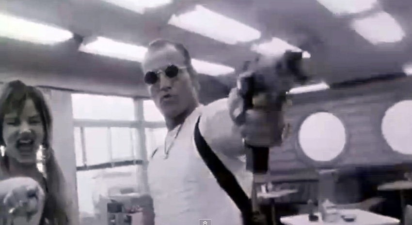 Scena iz filma "Rođene ubice"