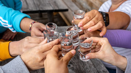 Co się dzieje z nerkami, gdy pijesz alkohol? Trzy ważne zmiany