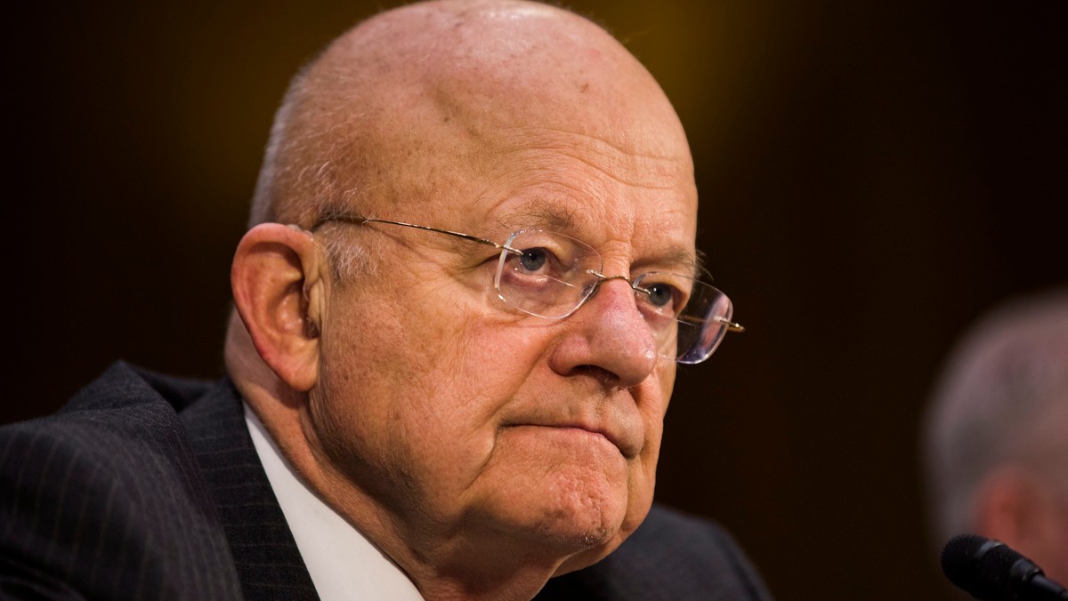 Dyrektor wywiadu USA James Clapper, oświadczył zeznając przed komisją Senatu ds. wywiadu, że Rosja usiłowała wpłynąć na wynik wyborów, "co najmniej w sześciu krajach"; dodał, że podejmuje ona "zuchwałe" działania cybernetyczne na całym świecie.