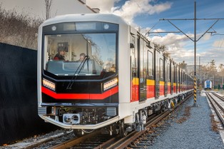 Varsovia od Skody na torach. Ruszyły jazdy próbne nowego pociągu warszawskiego metra [ZDJĘCIA]