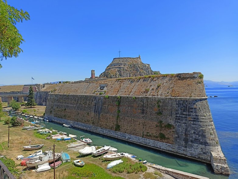 Kerkyra - Stara Forteca - z tej perspektywy wygląda jak potężny okręt wojenny!