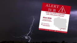 Gwałtowne burze i ulewy na południu Polski. Ostrzeżenia RCB