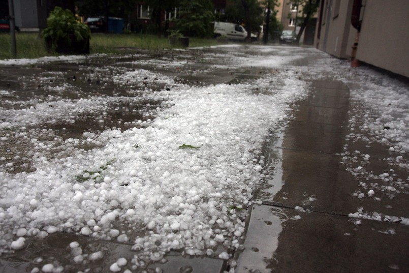 Gigantyczne gradobicie w Krakowie