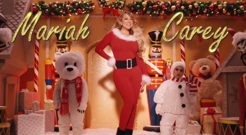 Mariah Carey w teledysku do "All I Want for Christmas Is You"