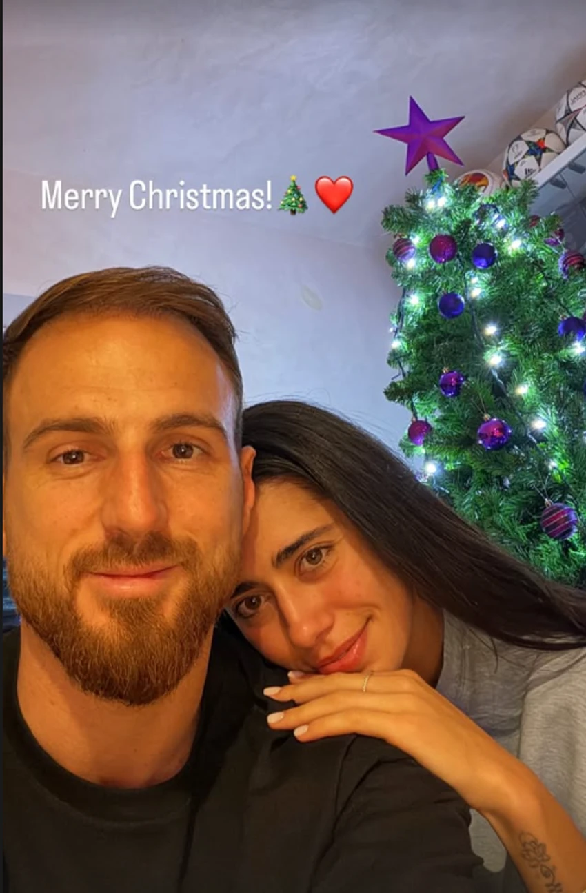 Olga Danilović slavi Božić sa dečkom