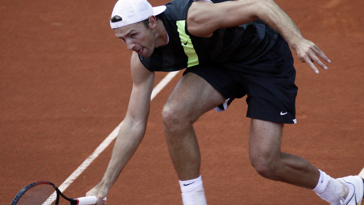 Łukasz Kubot awansował do drugiej rundy eliminacji do turnieju ATP Masters 1000, który w niedzielę rusza na twardych kortach w Szanghaju (z pulą nagród 3,24 mln dol.). W sobotę polski tenisista wygrał z Czechem Lukasem Dlouhym 6:7 (6-8), 6:4, 6:2.