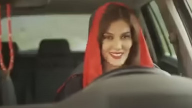 Iran zakazał kobietom występowania w reklamach po awanturze o reklamę lodówę lodów