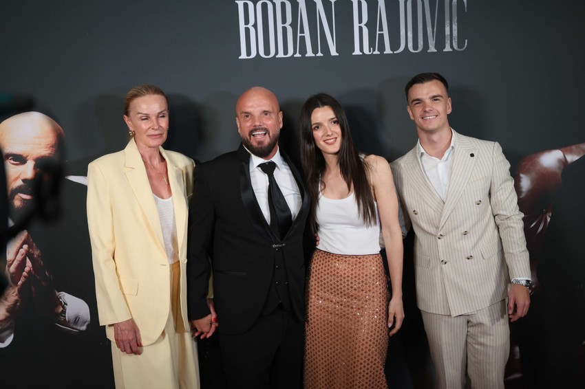 Boban Rajović sa ženom, ćerkom i sinom