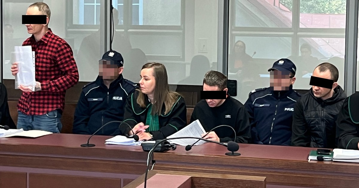 Makabra w Chełmie. Ułożyli dwóch mężczyzn na stosie i podpalili. Na ich twarzach nie było emocji