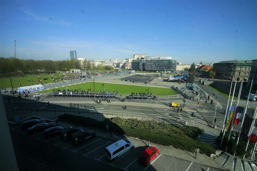 plac Piłsudksiego, żałoba, Warszawa, katastrofa, śmierć prezydenta, Lech Kaczyński, msza