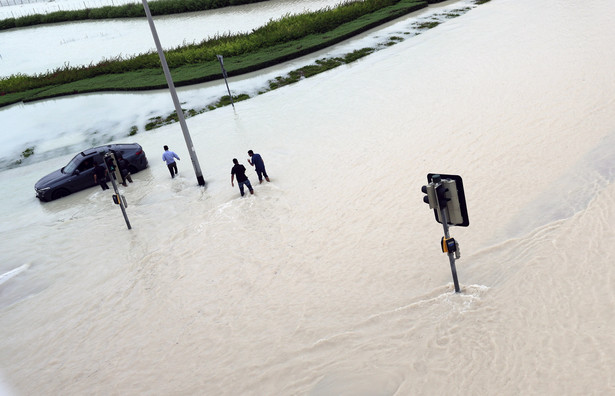 Błyskawiczna powódź w Dubaju. Jedna burza sparaliżowała miasto
