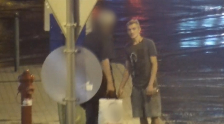 Egy kőbányai villamosmegállóban verekedett ez a férfi, a rendőrség keresi / Fotó: police.hu
