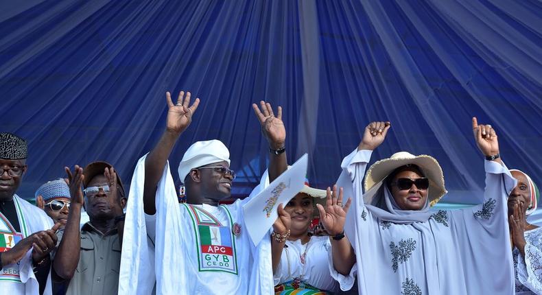 From left: Governor Kayode Fayemi, APC National Chairman, Adams Oshiomhole, Governor Yahaya Bello, Kogi First Lady, First Lady, Aisha Buhari and wife of the Vice President, Dolapo Osinbajo. [Twitter/@cbngov_akin1]