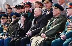 Propagandowy odlot Putina na Placu Czerwonym. 'Neonaziści' wspierani przez Zachód...