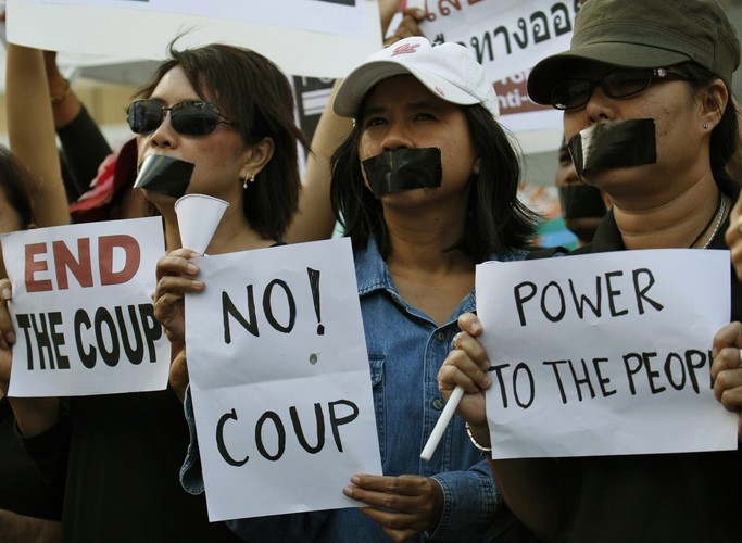 Przewrót wojskowy w Tajlnadii. Fot. EPA/RUNGROJ YONGRIT