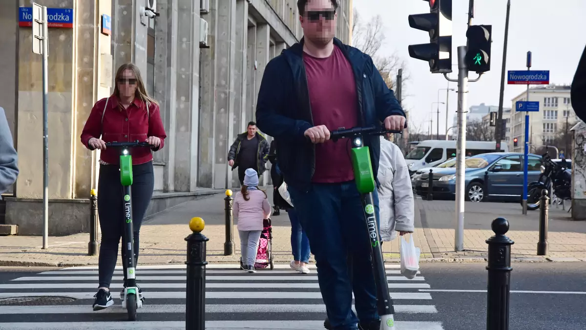 Hulajnogi elektryczne pomiędzy pieszymi: duża różnica prędkości  muszą być ofiary!