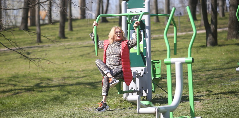 Tak Majka Jeżowska dba o siebie. Przyłapaliśmy ją na treningu w parku [FOTO]