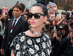 Katy Perry za stara, żeby się rozbierać
