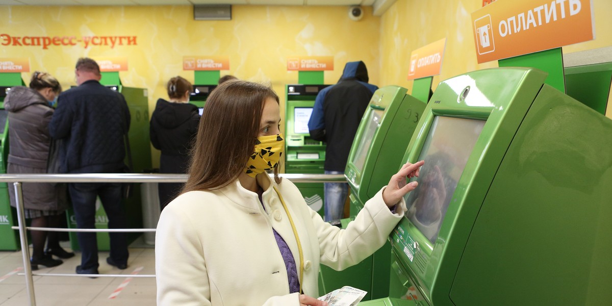 W Rosji od soboty przelewy z zagranicy można wypłacić tylko w rublach.