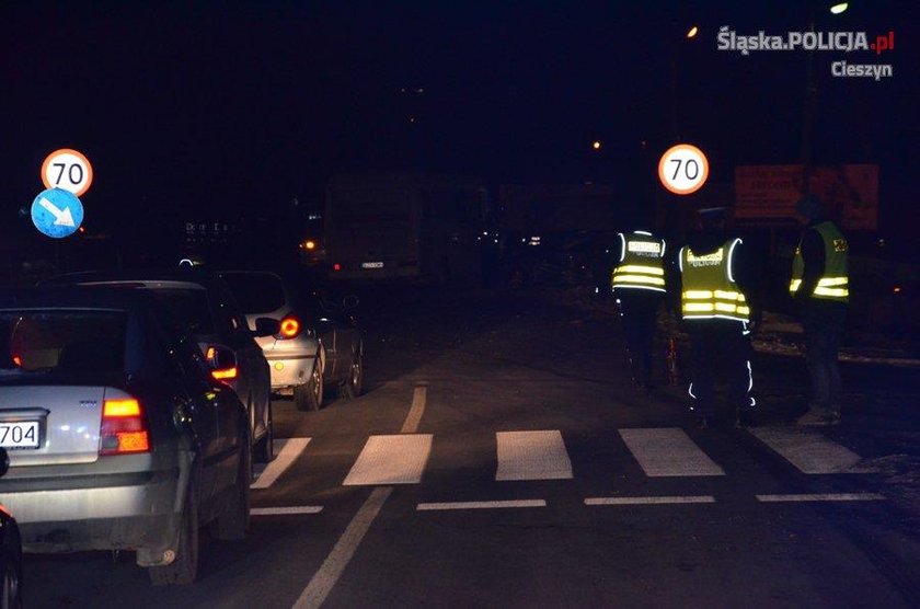 Śmierć na drodze - autobus zmiażdżył auto