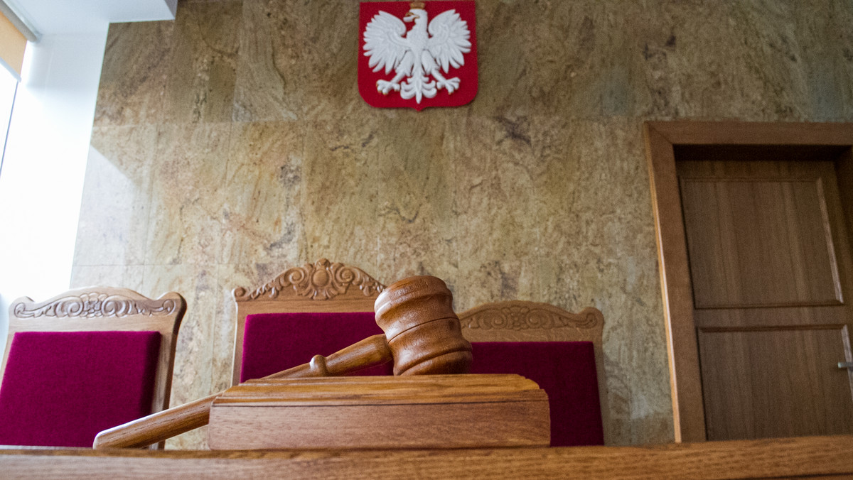 Policyjny dozór oraz nakaz opuszczenia mieszkania to kara, jaką olsztyński sąd wymierzył sprawcy przemocy w rodzinie.