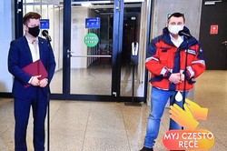 AstraZeneca zmniejsza dostawy szczepionek do Polski. Dworczyk: Do końca marca będzie ich o 550 tys. mniej