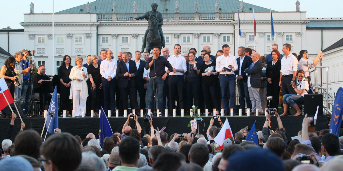 Zmiany w sądach dzielą Polaków