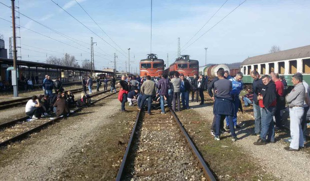 protest zeleznice RS pruha