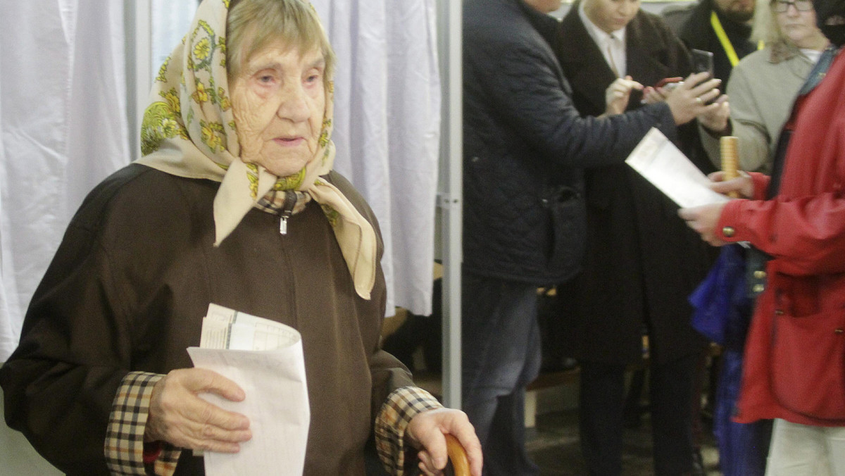 12 proc. obywateli Litwy do południa wzięło udział w odbywających się w kraju wyborach parlamentarnych. W ocenie przewodniczącego Głównej Komisji Wyborczej Zenonasa Vaigauskasa, głosowaniu nie sprzyja nieustannie padający od rana deszcz.
