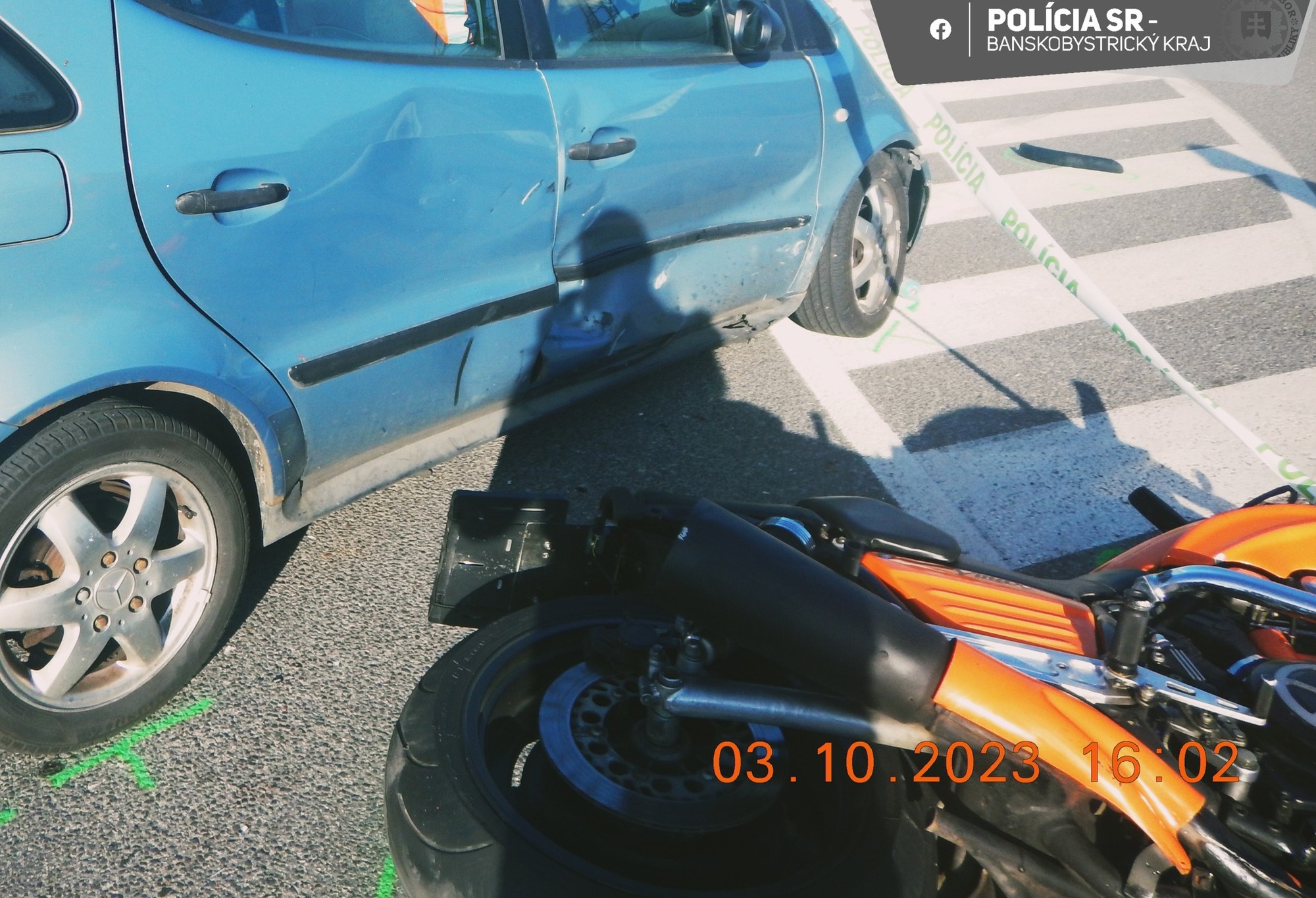 Smrť 65-ročného motocyklistu polícia vyšetruje ako prečin usmrtenia.
