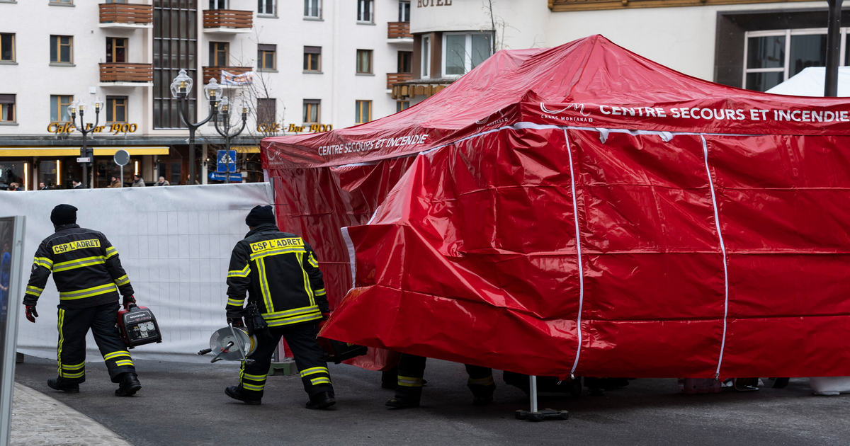 Jedno-wyj-cie-dla-400-os-b-Zimne-ognie-prawdopodobnie-wywo-a-y-po-ar-w-barze