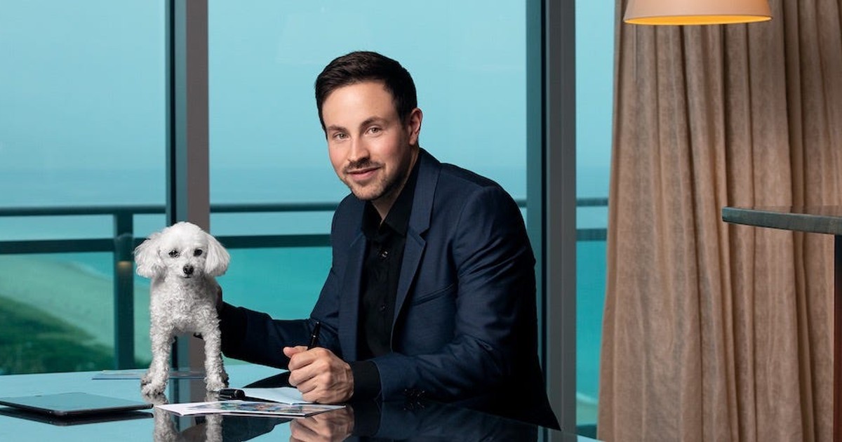 Chewy's founder piled most of a $3.4 billion fortune into just 2 stocks ...