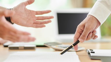 czy zawiadomienie o naganie można wysłać e-mailem