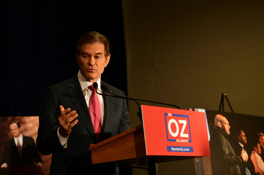 Mehmet Oz na konferencji prasowej w Pensylwanii, 6 września 2022 r.