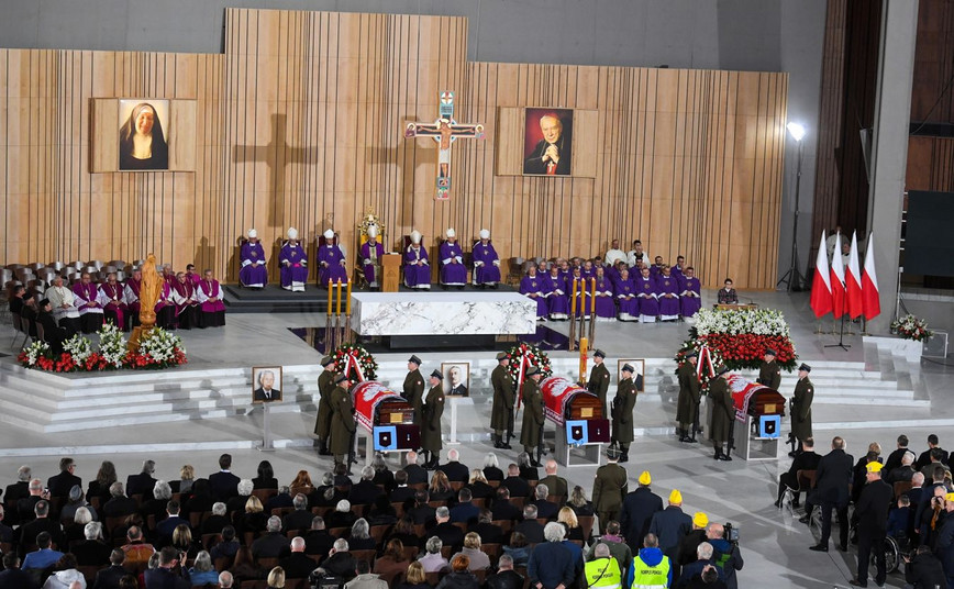 Uroczystości złożenia szczątków prezydentów RP na uchodźstwie w Świątyni Opatrzności Bożej w Warszawie