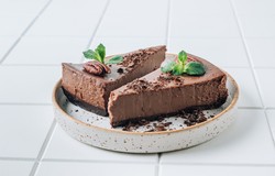 Czekoladowy sernik bez pieczenia. Najlepszy przepis krok po kroku