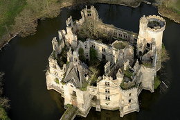 Internauci zrzucili się na zamek we Francji. Przejęli go za 500 tys. euro