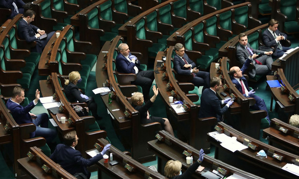 Sejm zmienił Kodeks wyborczy. "PiS łamie regulamin pod osłoną nocy"