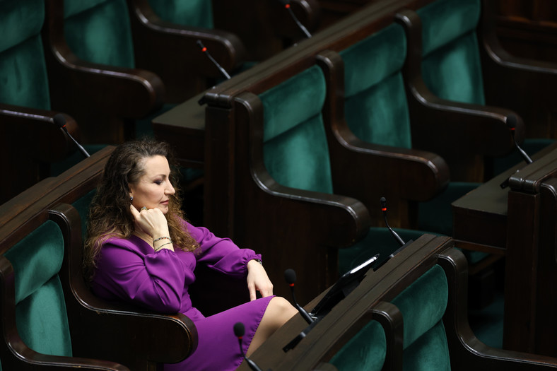Monika Pawłowska na sali plenarnej Sejmu (09.03.2023)